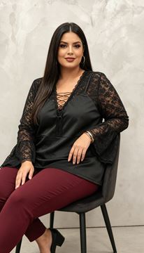 Immagine di PLUS SIZE V NECK TOP WITH LACE